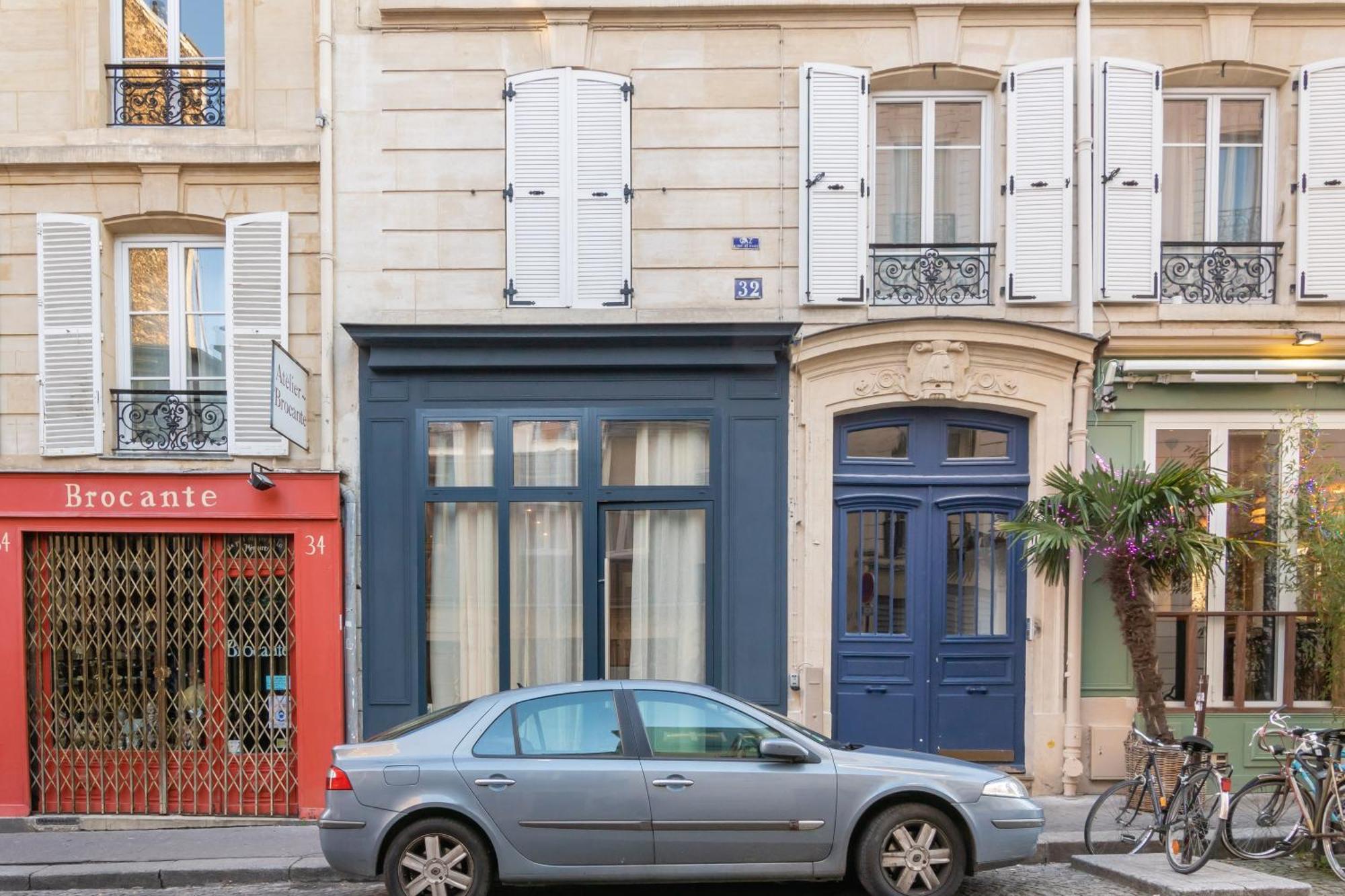 Cozy In Heart Of Montmartre Paris
